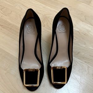 Black peep toe wedge